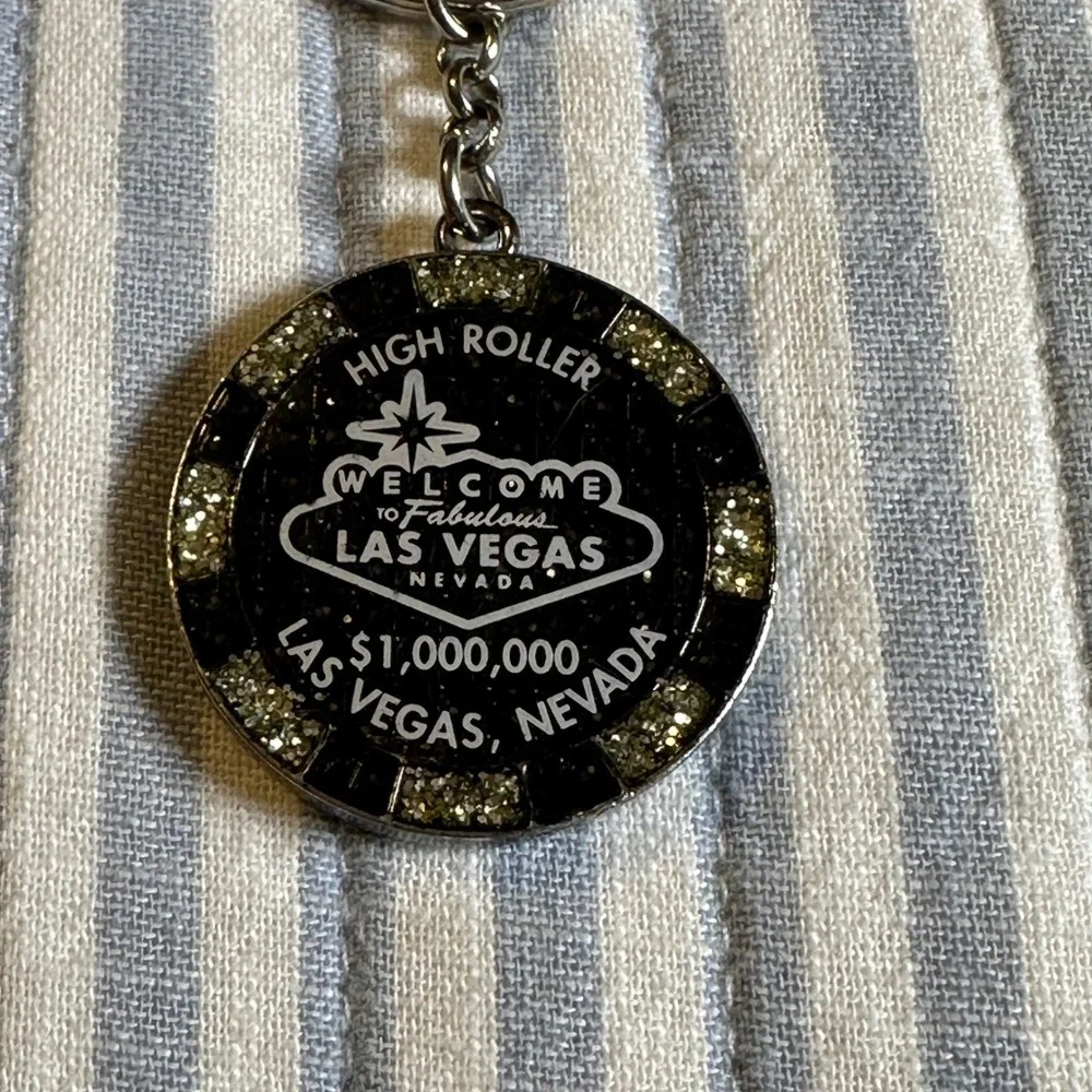 Las Vegas High Roller Poker Chip Keychain Welcome to Fabulous Las Vegas Souvenir